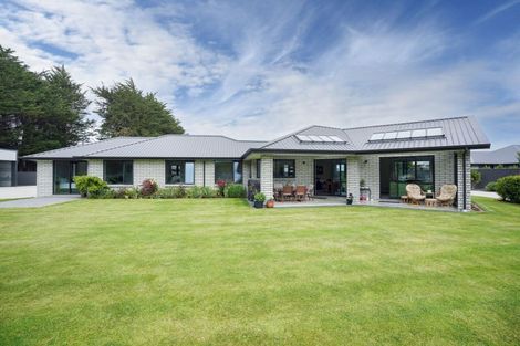Photo of property in 32 Lumsden Drive, Waikiwi, Invercargill, 9810