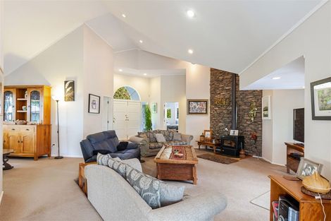 Photo of property in 252 Boord Crescent, Kumeu, 0891