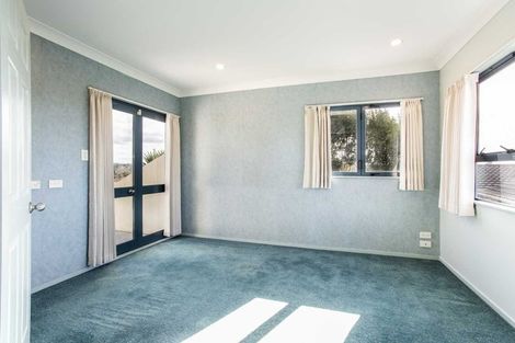 Photo of property in 35c Edmonton Road, Henderson, Auckland, 0612