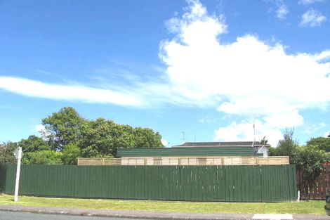 Photo of property in 3/1 Cockayne Crescent, Sunnynook, Auckland, 0620
