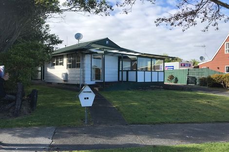 Photo of property in 52 Rhodes Drive, Kelvin Grove, Palmerston North, 4414