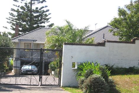 Photo of property in 39 Churchill Road, Murrays Bay, Auckland, 0630