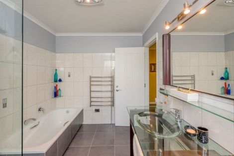 Photo of property in 8a Queenwood Road, Levin, 5510