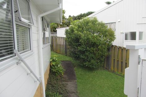 Photo of property in 1/60 Cockayne Crescent, Sunnynook, Auckland, 0620