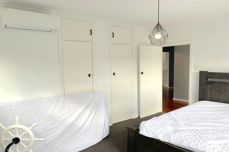 Photo of property in 34 Ranui Terrace, Tawa, Wellington, 5028