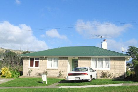 Photo of property in 22 Cornwall Crescent, Cannons Creek, Porirua, 5024