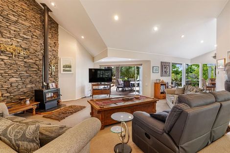 Photo of property in 252 Boord Crescent, Kumeu, 0891