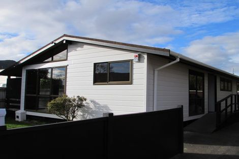 Photo of property in 2/68 Gibbons Street, Ebdentown, Upper Hutt, 5018