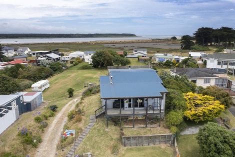 Photo of property in 122 Seabury Avenue, Foxton Beach, Foxton, 4815