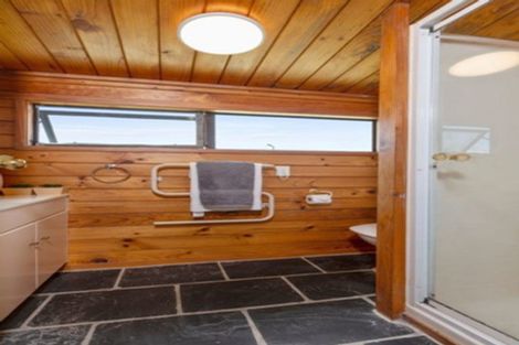 Photo of property in 2/62 Hillcrest Avenue, Hillcrest, Auckland, 0627