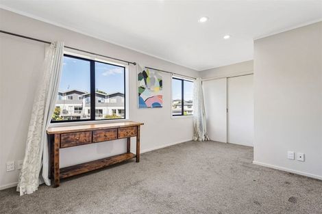 Photo of property in 1/5 John Jennings Drive, Oteha, Auckland, 0632