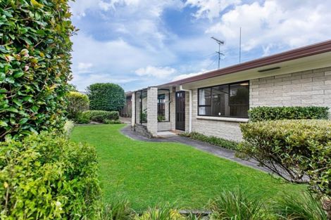 Photo of property in 6 Youngs Road, Papakura, 2110