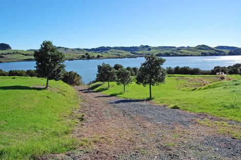 Photo of property in 16 Barnfield Road, Kaiwaka, 0573