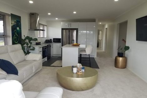 Photo of property in 1/2 Palm Court Drive, Glen Eden, Auckland, 0602