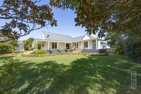 Photo of property in 11 Taupaki Road, Taupaki, 0782