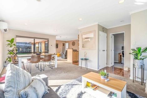 Photo of property in 57 Magic Way, Randwick Park, Auckland, 2105