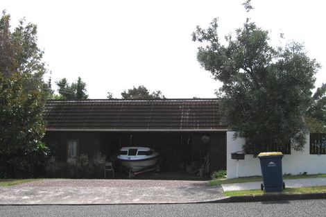 Photo of property in 14 Robin Lane, Browns Bay, Auckland, 0630