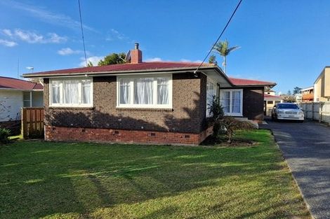 Photo of property in 3 Waters Place, New Lynn, Auckland, 0600