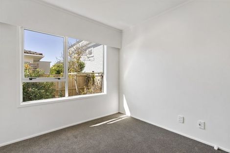 Photo of property in 1/40 Lake Road, Narrow Neck, Auckland, 0624