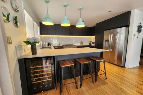 Photo of property in 7 Renata Crescent, Te Atatu Peninsula, Auckland, 0610