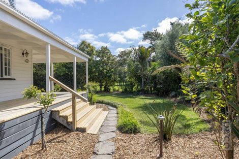 Photo of property in 11 Taupaki Road, Taupaki, 0782