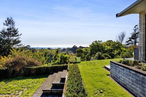 Photo of property in 14 Sequoia Grove, Merrilands, New Plymouth, 4312