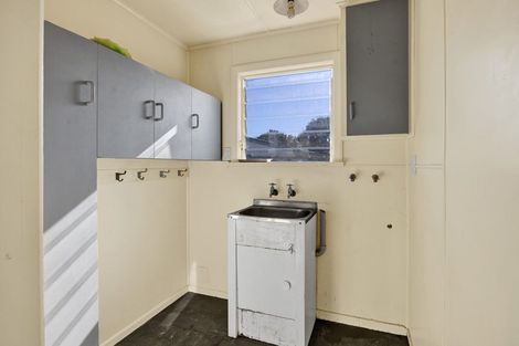 Photo of property in 124 Glover Road, Hawera, 4610