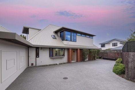 Photo of property in 16 Kent Lodge Avenue, Avonhead, Christchurch, 8042