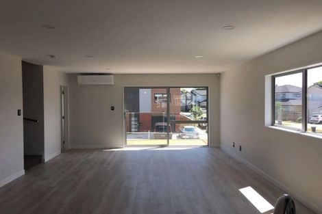 Photo of property in 2 Meritage Lane, Te Atatu South, Auckland, 0610