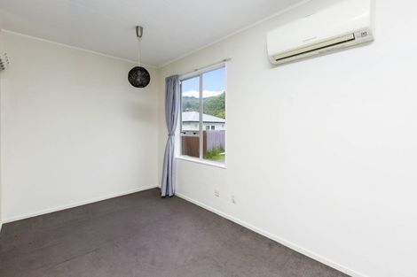 Photo of property in 11b Gemstone Drive, Birchville, Upper Hutt, 5018