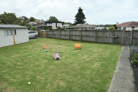 Photo of property in 14 Blenheim Street, Glenfield, Auckland, 0629