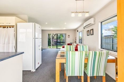 Photo of property in 2 Braeburn Place, Takanini, 2112