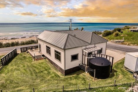 Photo of property in 2 Wood Street, Kaka Point, Balclutha, 9271