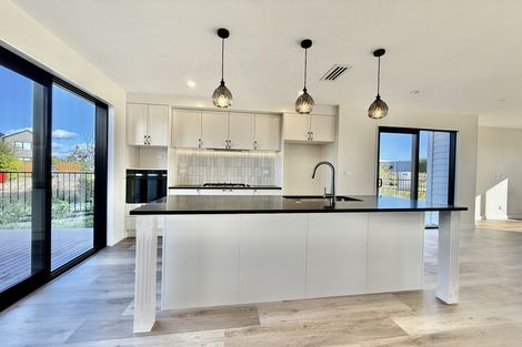 Photo of property in 136 Vintry Drive, Kumeu, 0810