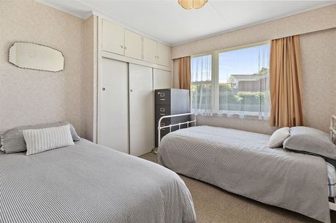 Photo of property in 28 Oak Avenue, Paremata, Porirua, 5024