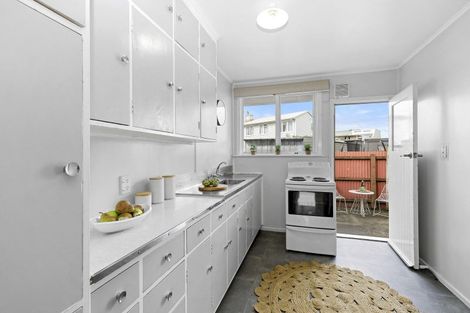 Photo of property in 1a Saulbrey Grove, Woburn, Lower Hutt, 5010