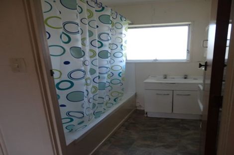 Photo of property in 2/95 Archers Road, Hillcrest, Auckland, 0629