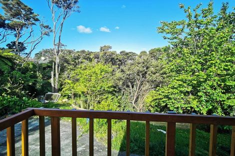 Photo of property in 38 Easton Park Parade, Glenfield, Auckland, 0629