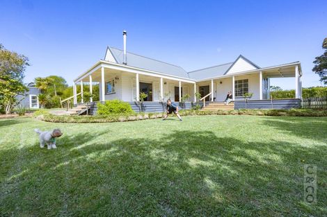 Photo of property in 11 Taupaki Road, Taupaki, 0782