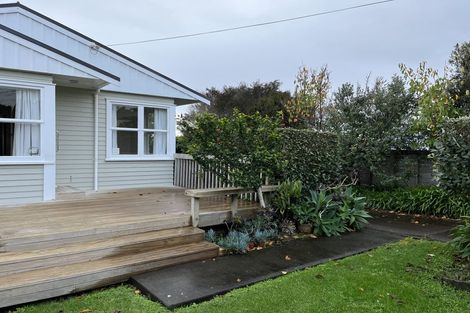 Photo of property in 6 Raines Avenue, Forrest Hill, Auckland, 0620