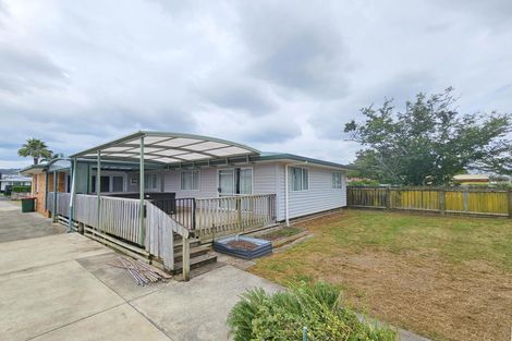 Photo of property in 11 Salas Place, Papakura, 2110