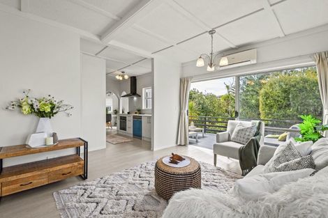 Photo of property in 5 Lyons Avenue, Murrays Bay, Auckland, 0630