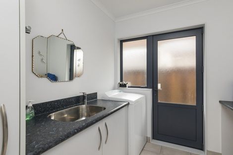 Photo of property in 30 Grand Oaks Drive, Awapuni, Palmerston North, 4412