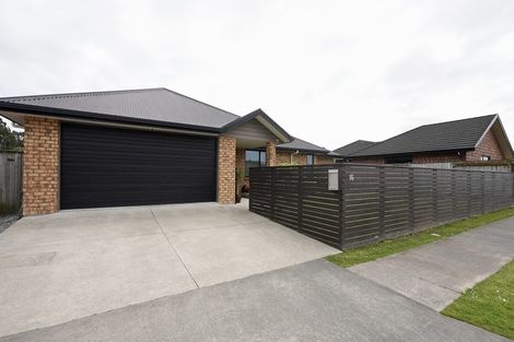Photo of property in 16 Chestnut Close, Kelvin Grove, Palmerston North, 4414