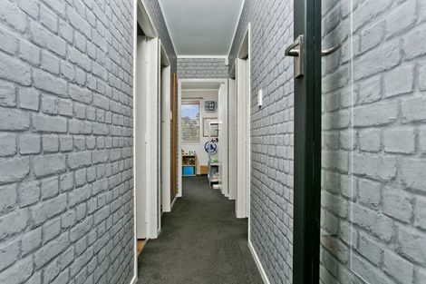 Photo of property in 20 Pavola Grove, Glenfield, Auckland, 0629