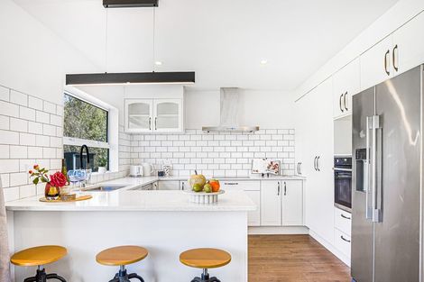 Photo of property in 28 Shah Place, Glen Eden, Auckland, 0602