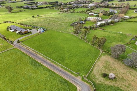 Photo of property in 425 Tararua Road, Levin, 5571