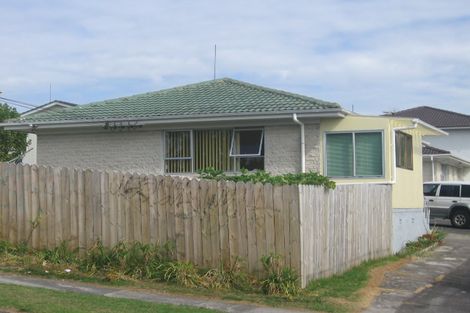 Photo of property in 3/92 Lynwood Road, New Lynn, Auckland, 0600