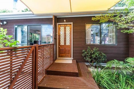 Photo of property in 2/5 September Place, Forrest Hill, Auckland, 0620