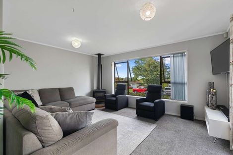 Photo of property in 25 Balgowan Terrace, Conifer Grove, Takanini, 2112